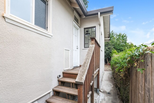 Photo - 1920 North Berkeley 2 Bedroom Bungalow Available!