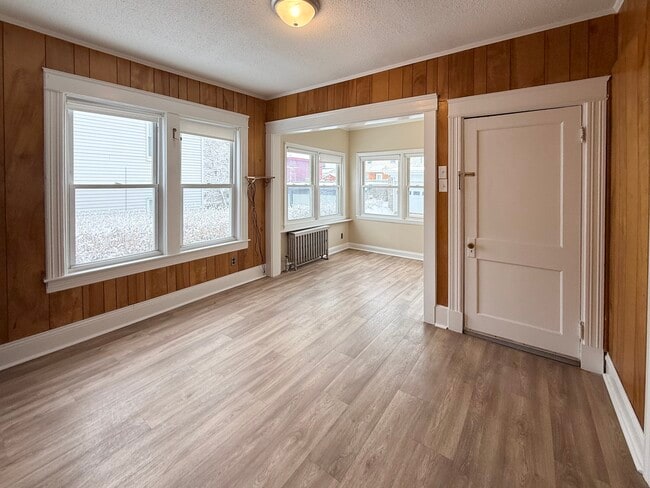 Kitchen Eating Area - 121 Mount Washington St Unit 1st Floor