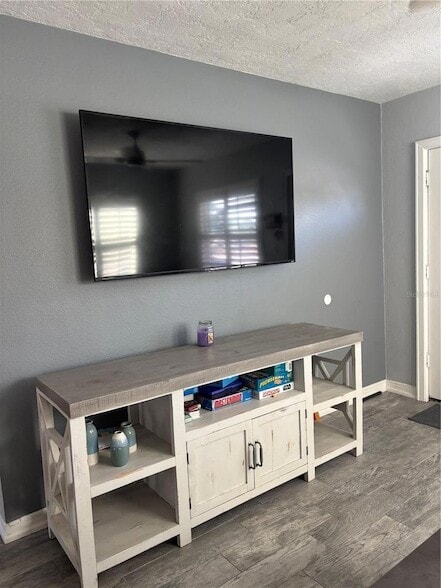 Photo - 304 53rd St W