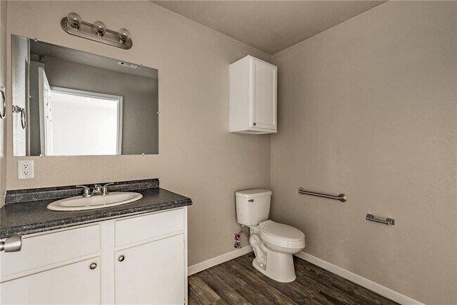 Photo - Penn Oak Apartments Unit A