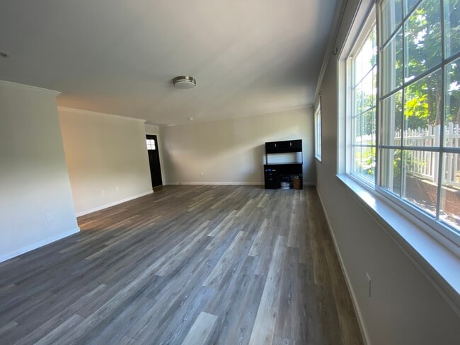 Photo - 1253 Ekaha Ave