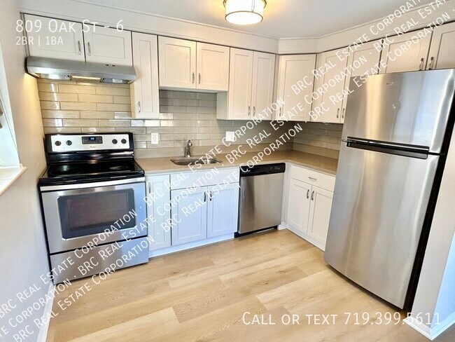 Building Photo - 809 Oak St Unit 6