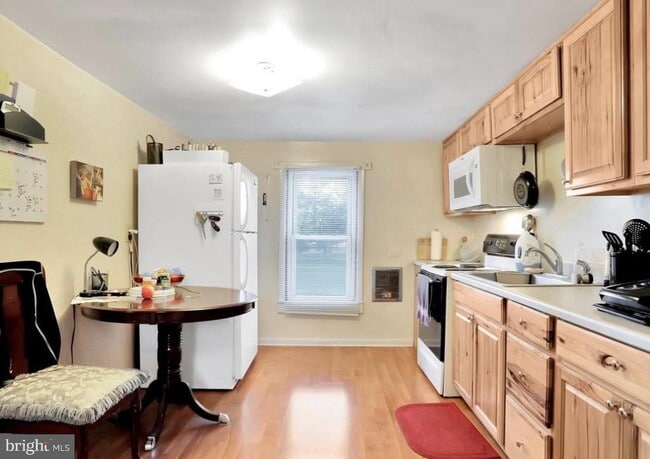 316 W 9th St