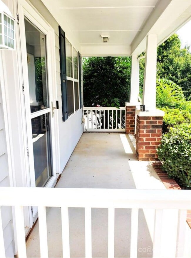 Photo - 126 Cloister Ln