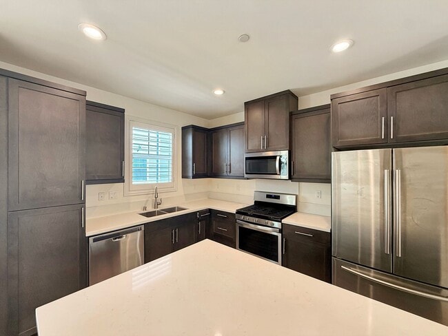 Bright & Inviting 2BR/2.5BA Townhome Near ... - Bright & Inviting 2BR/2.5BA Townhome Near ...