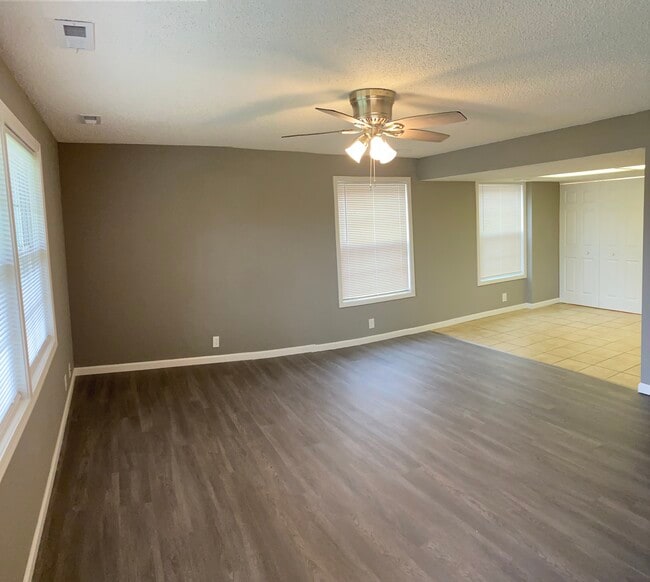 Photo - 757 Grant St