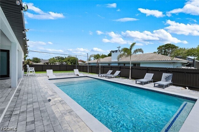 Photo - 2419 Country Club Blvd
