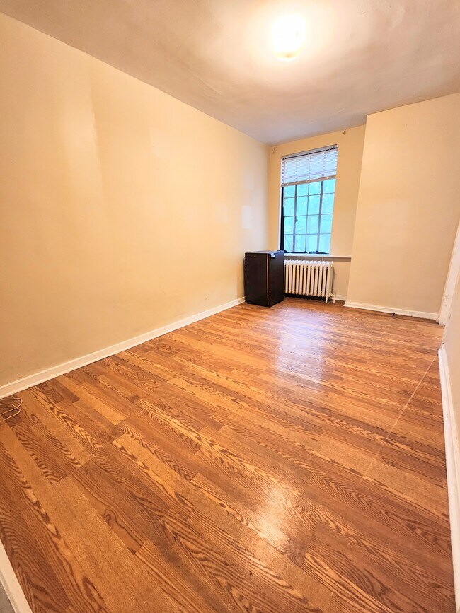 Photo - 6336 Forward Ave Unit 2nd Floor