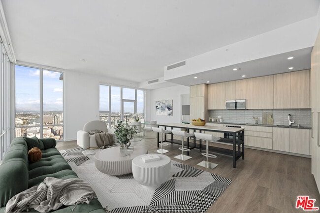 Photo - 230 W Olympic Blvd Unidad 5107