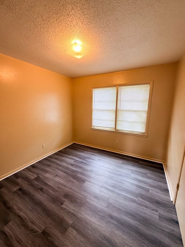 Photo - 1200 Bethune St