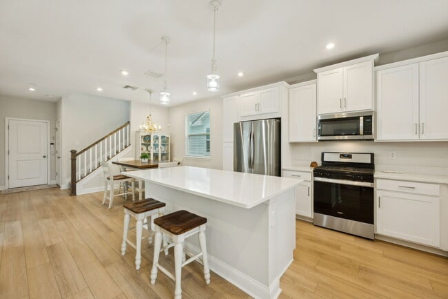 Photo - 141 Redbud Ln