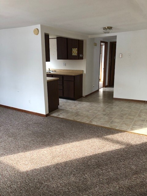 Photo - 952 N Main St