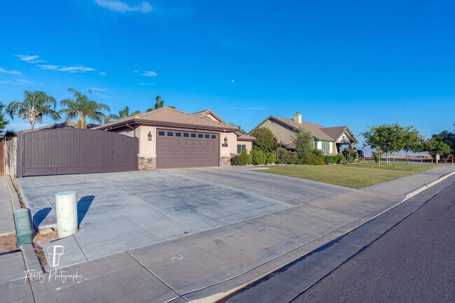 Photo - East Side with VIEWS!