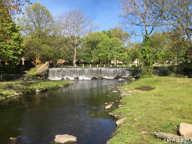 Photo - 657 Naugatuck Ave