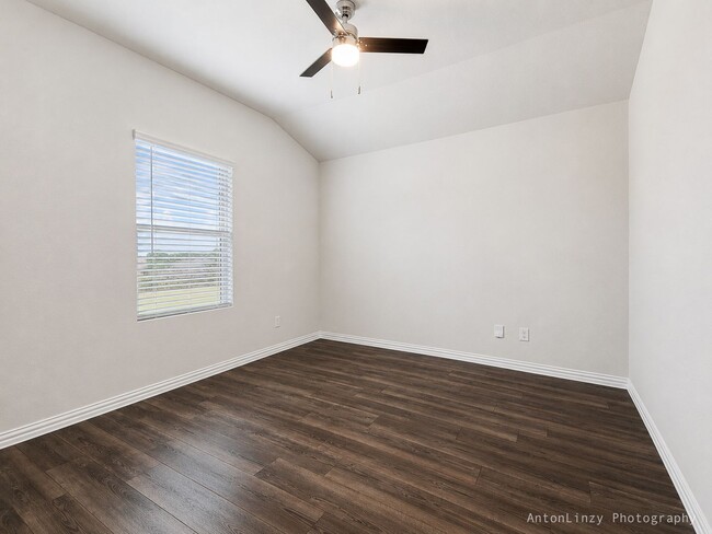 Photo - $1,995 3 Bed/2 Bath/2 Garage Home with Office/Study Ready for Move-in in Woodland Creek