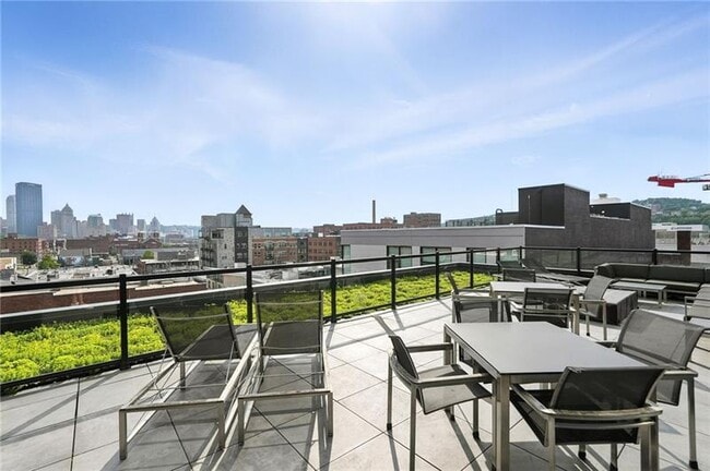 Photo - 2545 Penn Ave