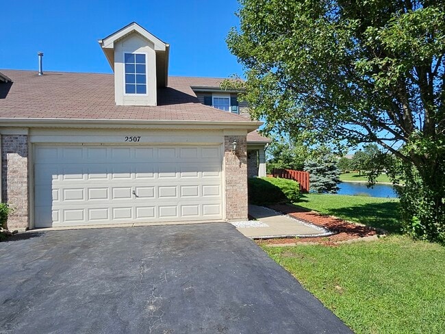 Building Photo - 2507 Sumac Dr Rental