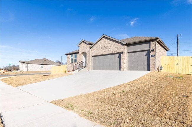 Photo - 581 Crystal Dr