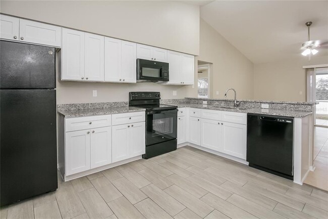 Photo - 246 Cobblestone Dr