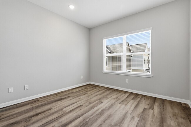 Photo - 9906 Clark Cyn Ln