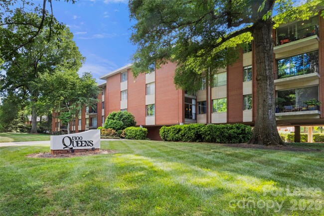 Building Photo - 1300 Queens Rd Unit 309