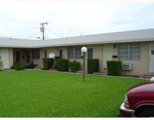 Building Photo - 7624 Pembroke Rd Unit A