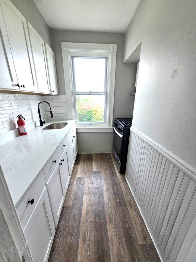 Photo - 457 Admiral St Unit 2nd/3rd flr ( 3)