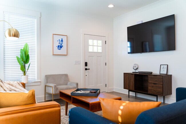 Photo - 1017 E 14th St