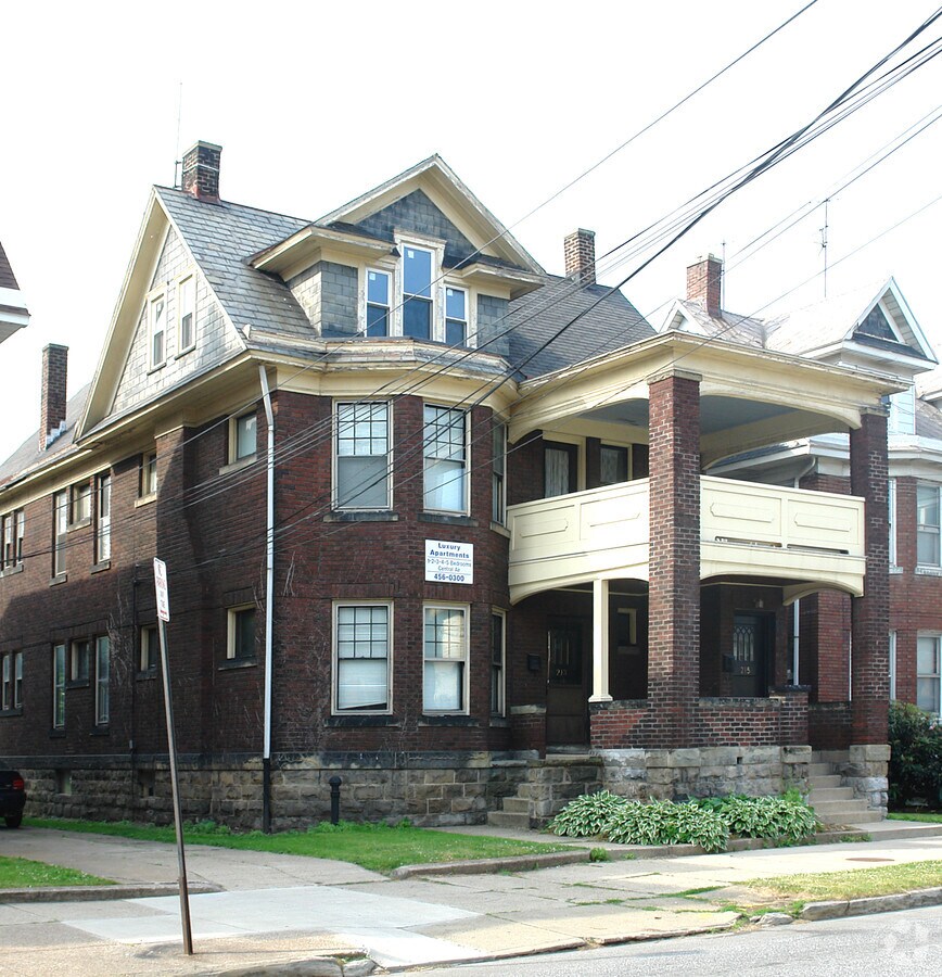 Photo - 213-215 W 8th St