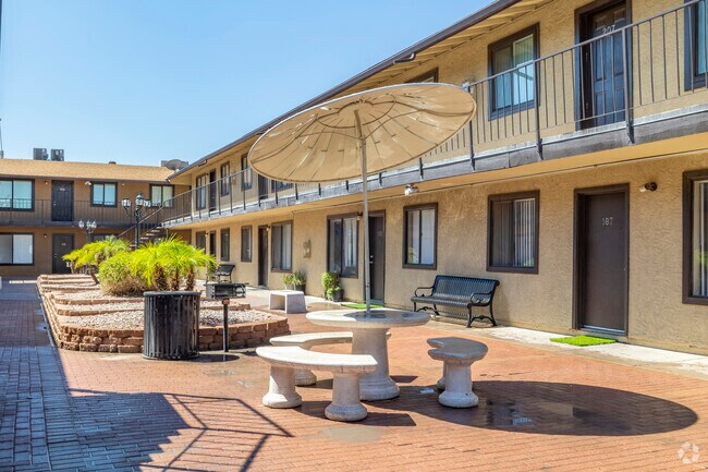 Courtyard & BBQ Grills - La Buena Vida