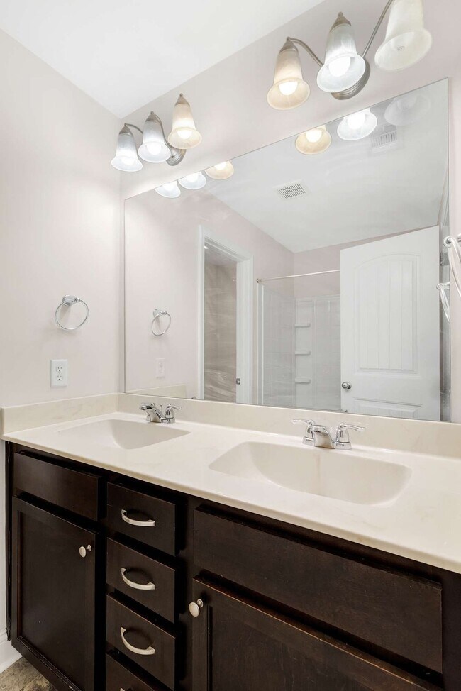 Photo - 511 Ferguson Ln