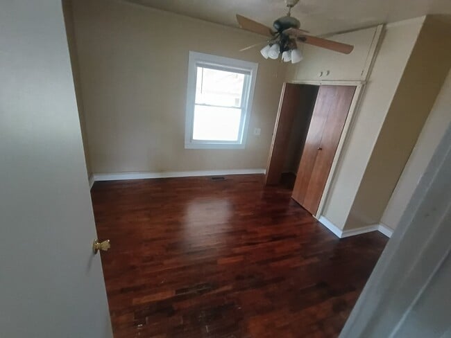 Photo - 410 E Adams St