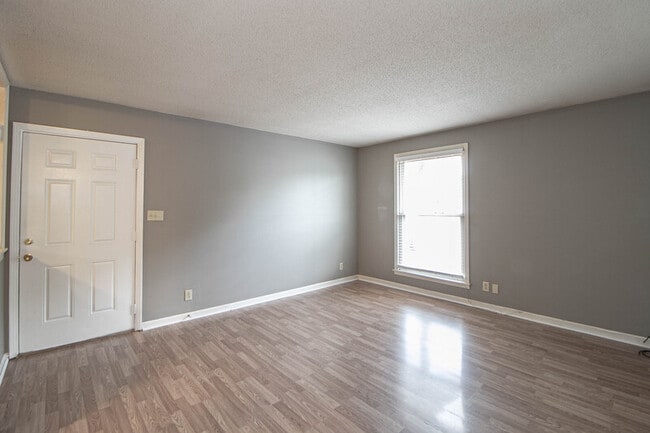 Photo - 807 Golf View Pl