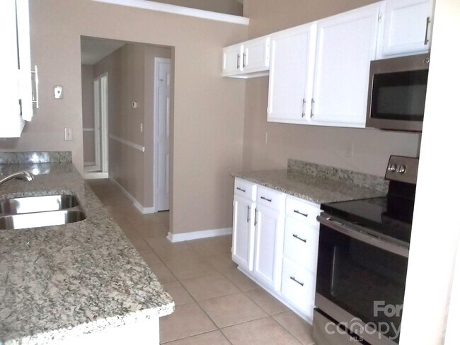 Photo - 115 W Bank Dr