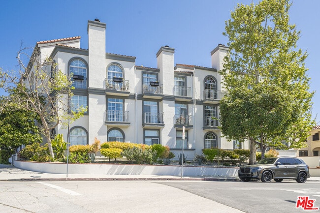 Building Photo - 5848 W Olympic Blvd Unit 108 Rental