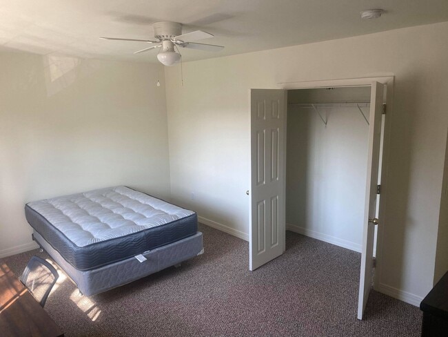 Photo - Campus Hill Apartments