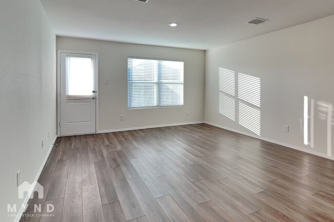 Photo - 4421 Curlin Way