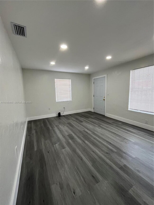 Photo - 1999 NW 2nd St Unit 3