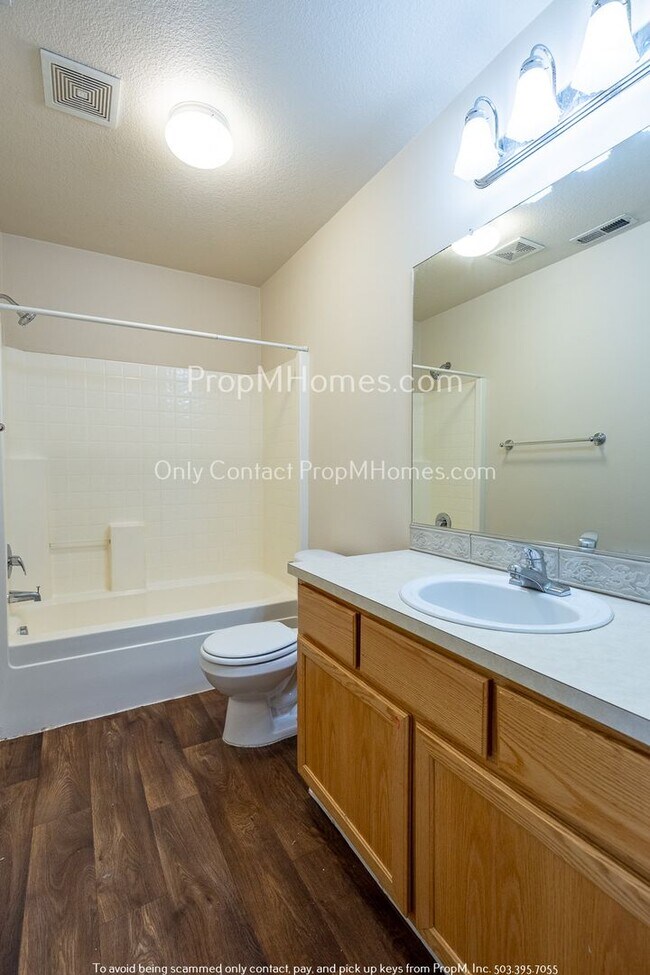 Wonderful Three Bedroom EndUnit Townhome House Rental in