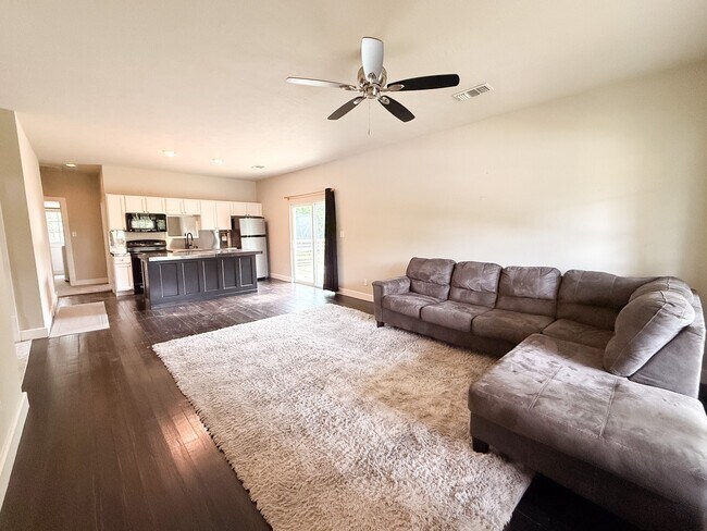 Photo - 209 Joseph St