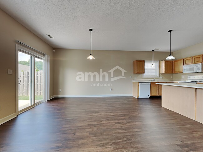 Photo - 10884 Roundtree Rd