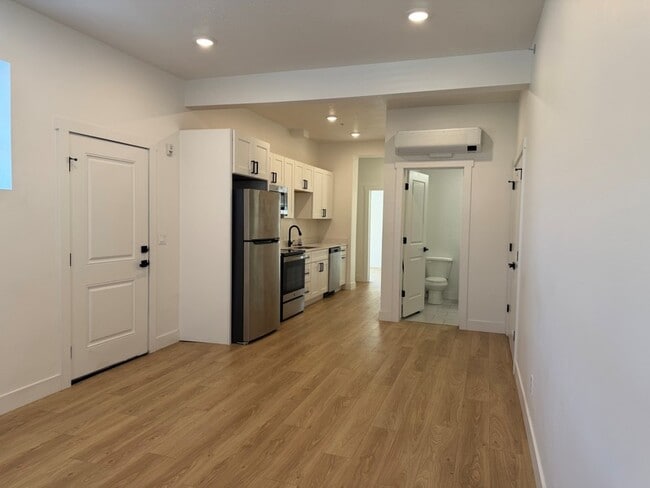 Photo - 770 S Ashton Ave Unit 1
