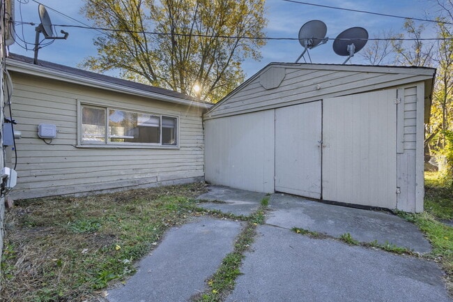 Photo - 30061 Hazelwood St