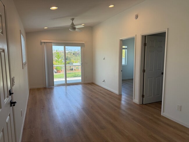 Photo - 3273 Chicago St