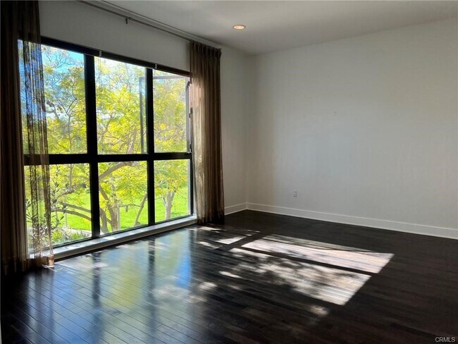 Photo - 402 Rockefeller Unidad 212