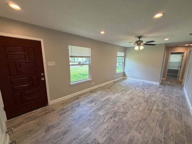3838 Manchester Dr
