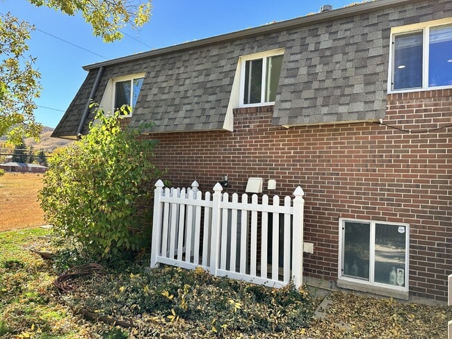 Photo - "Charming 3-Bedroom Condo with Hardwood Floors & 2 Full Baths in Golden, CO!" Unit 4