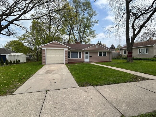 Building Photo - 2 Bedroom Single Family Home
