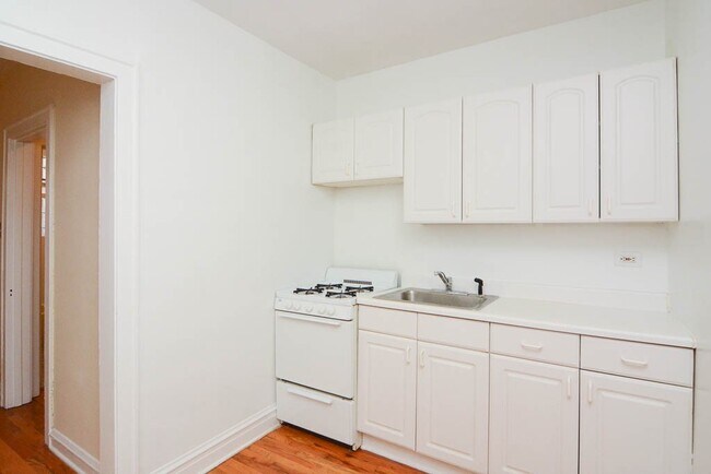 544 W Wellington Ave Unit 403