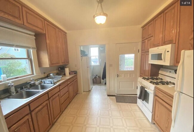 Photo - 6 bedroom, 3 bath near Downtown Bellingham!